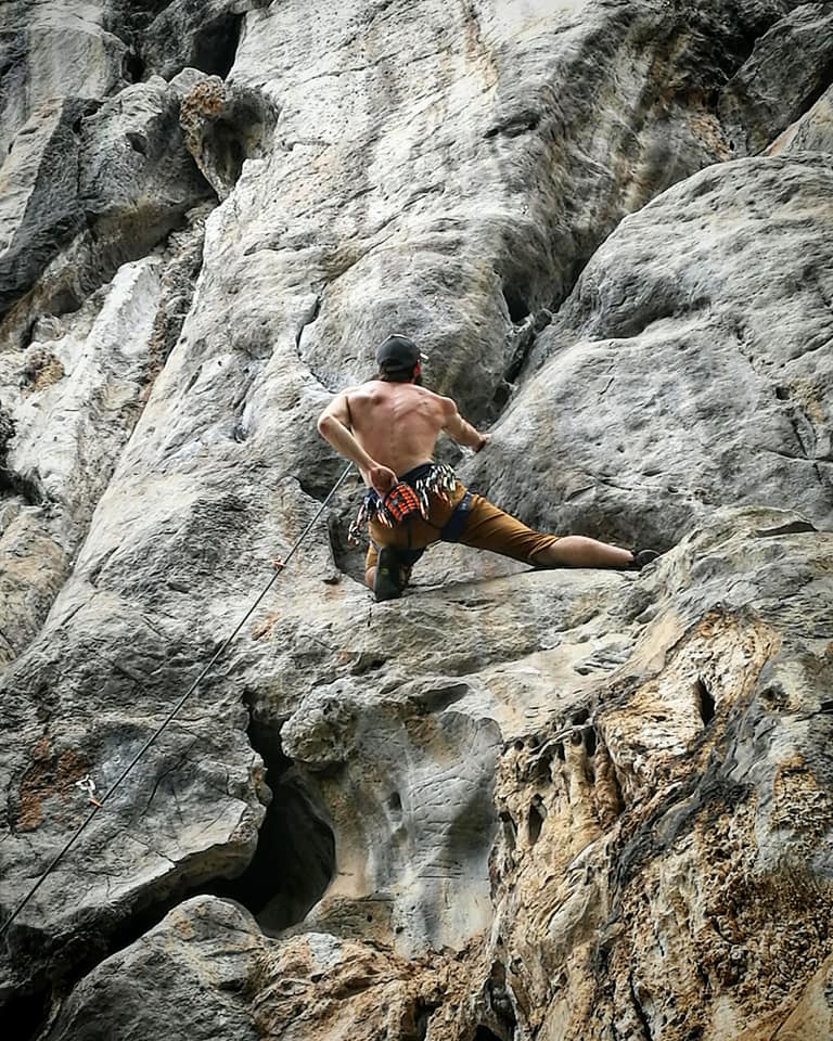 https://squamishrockguides.com/wp-content/uploads/2022/06/thailand-climbing-crazy-hore-buttress.jpg